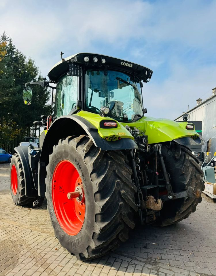 Tracteur agricole Claas Axion 830 Cebis