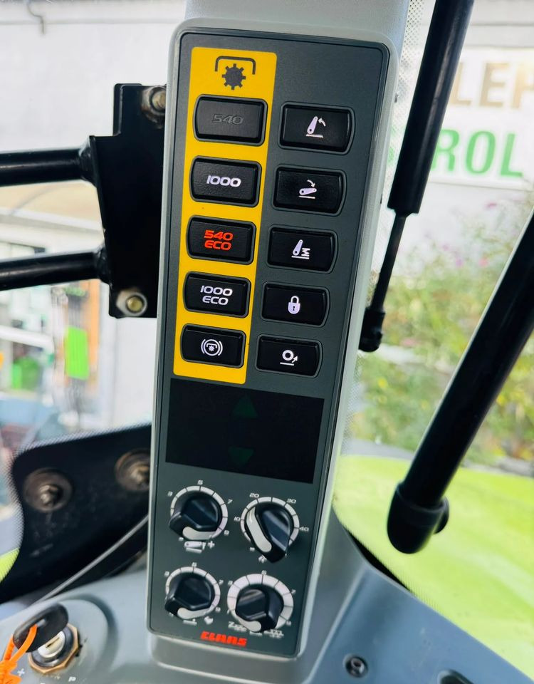 Tracteur agricole Claas Axion 830 Cebis