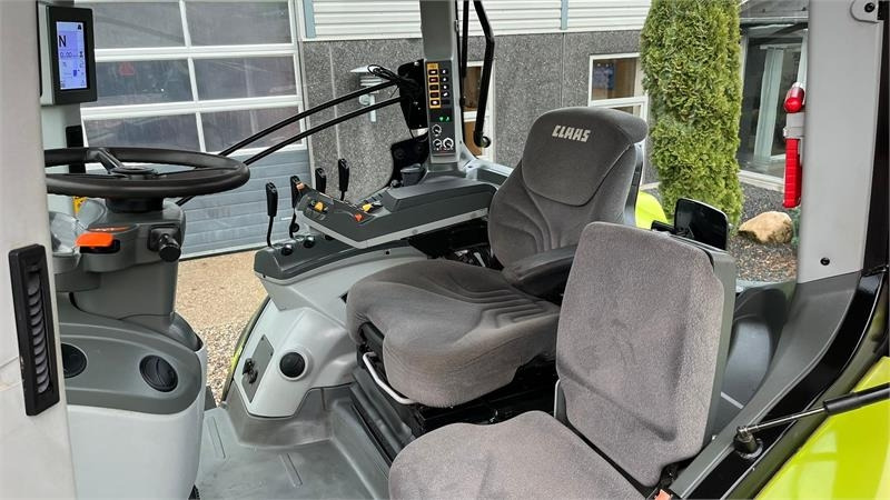 Tracteur agricole Claas Axion 830 Med frontlift. Velholdt traktor.