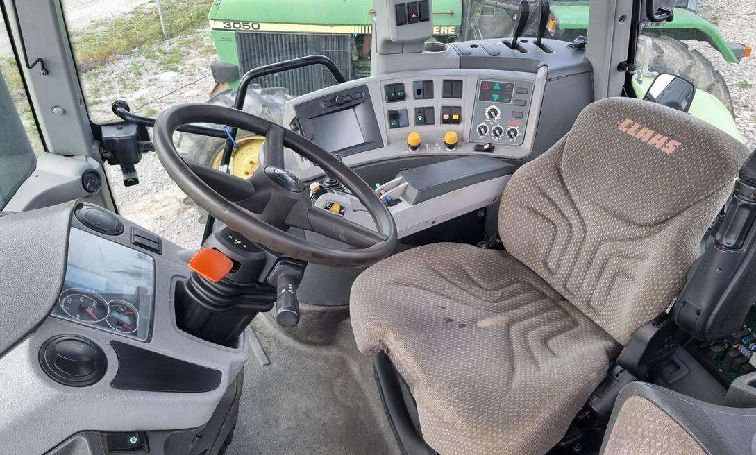 Tracteur agricole Claas Axion 840