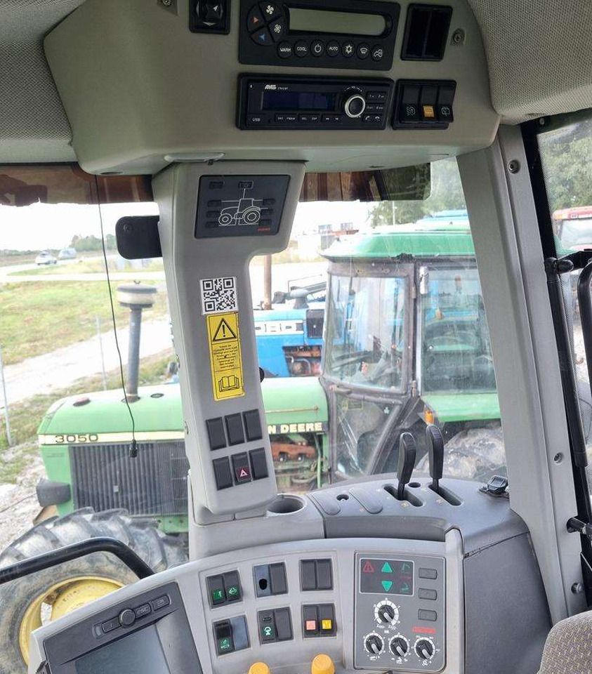 Tracteur agricole Claas Axion 840