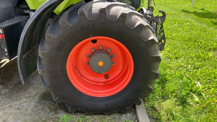 Tracteur agricole Claas Axion 840