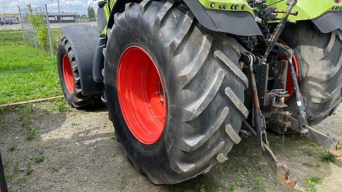 Tracteur agricole Claas Axion 840
