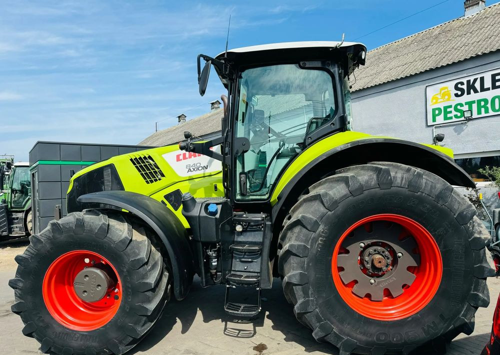 Tracteur agricole Claas Axion 840