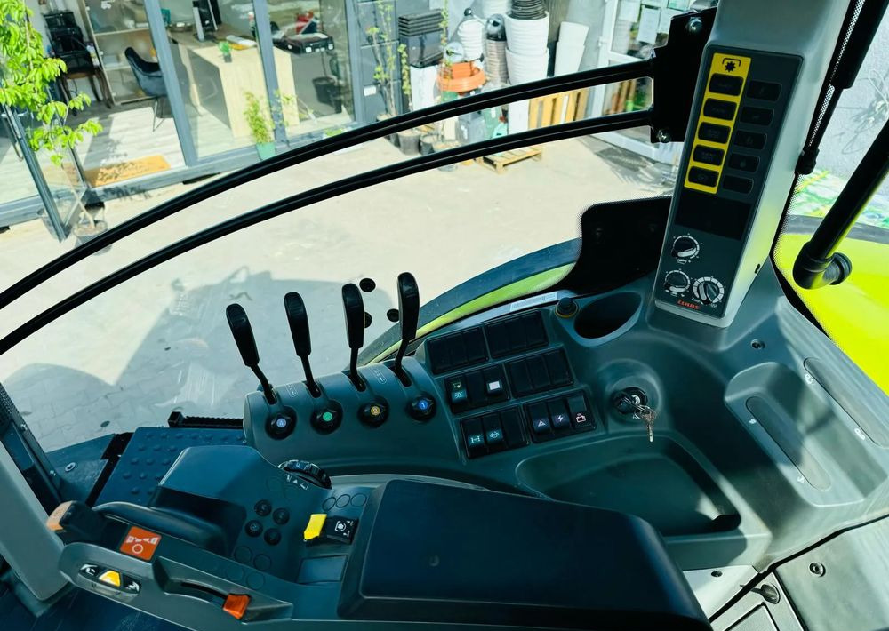 Tracteur agricole Claas Axion 840