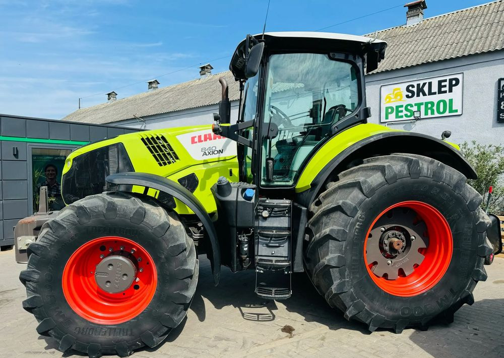 Tracteur agricole Claas Axion 840