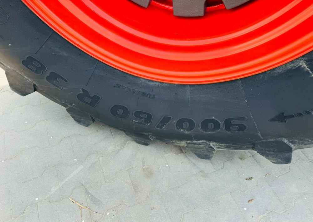 Tracteur agricole Claas Axion 840