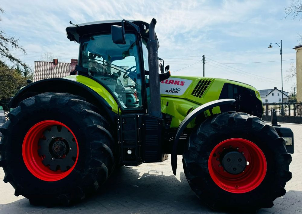 Tracteur agricole Claas Axion 840
