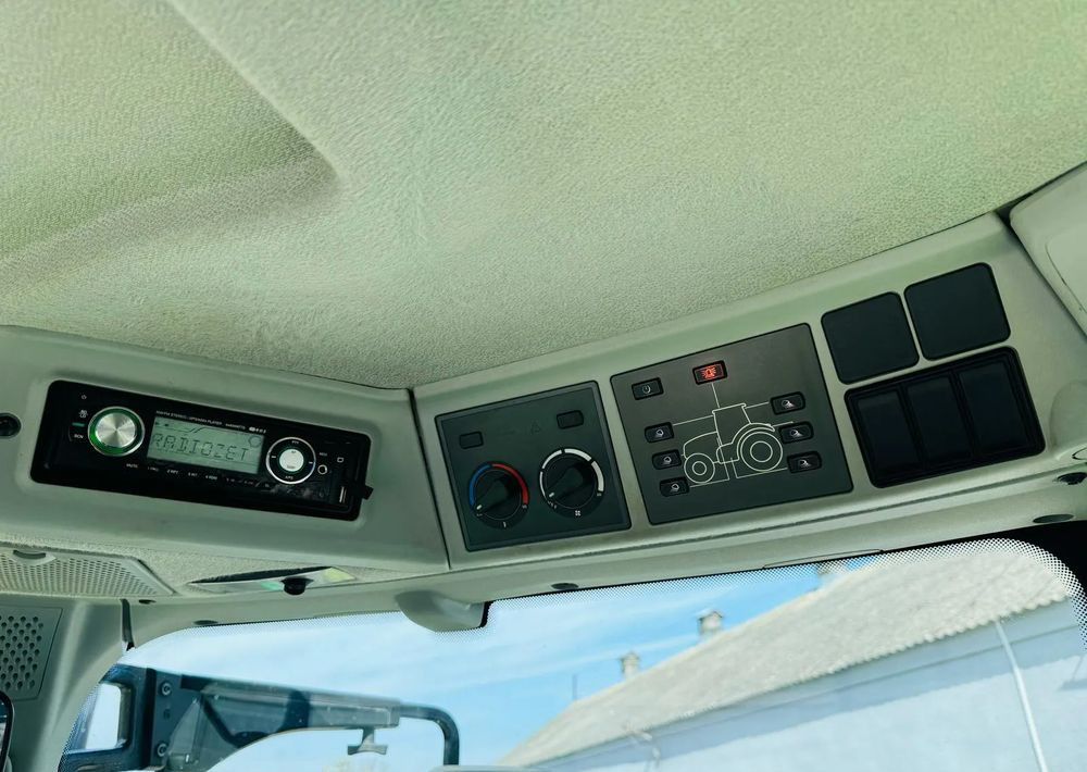 Tracteur agricole Claas Axion 840