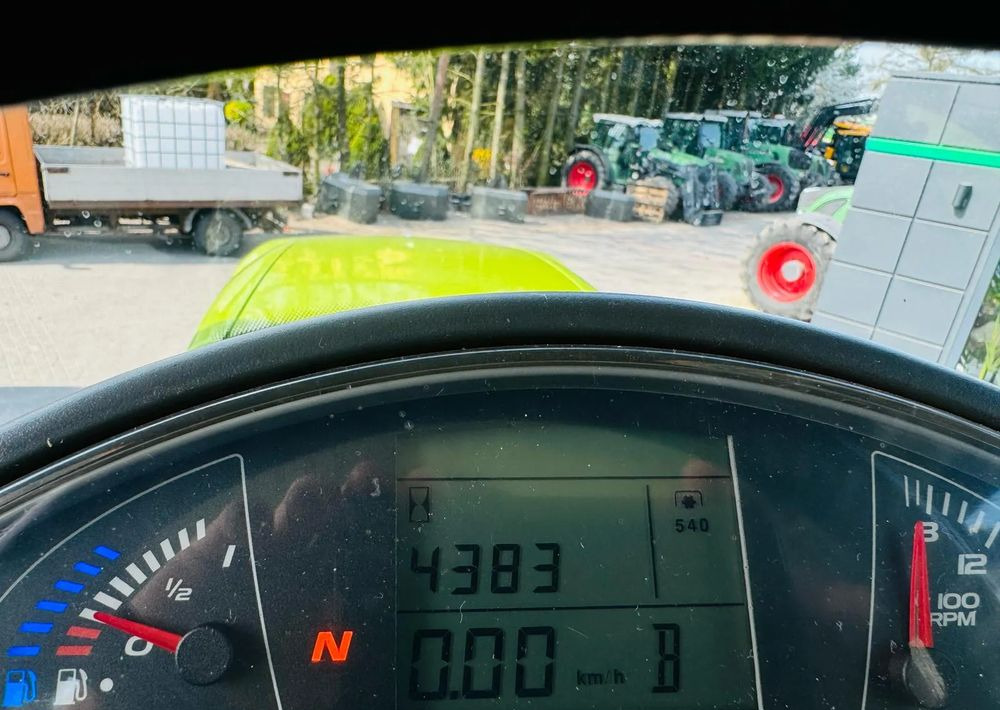 Tracteur agricole Claas Axion 840