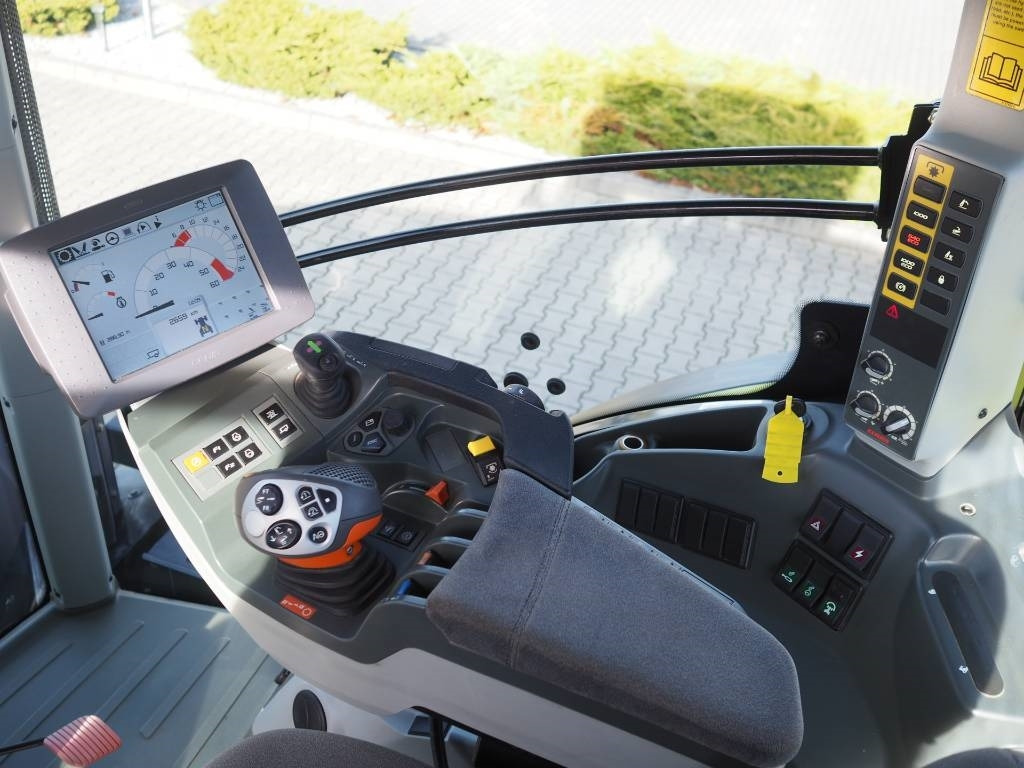 Tracteur agricole Claas Axion 840 CEBIS