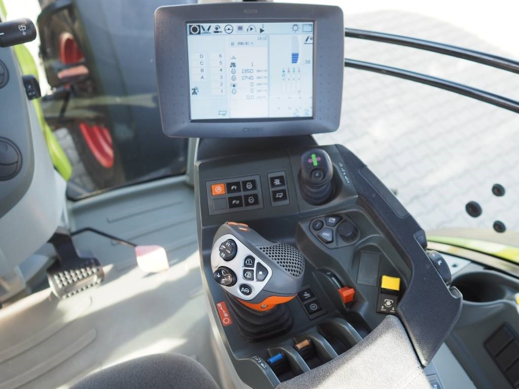 Tracteur agricole Claas Axion 840 CEBIS