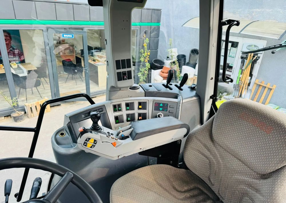 Tracteur agricole Claas Axion 850 CEBIS