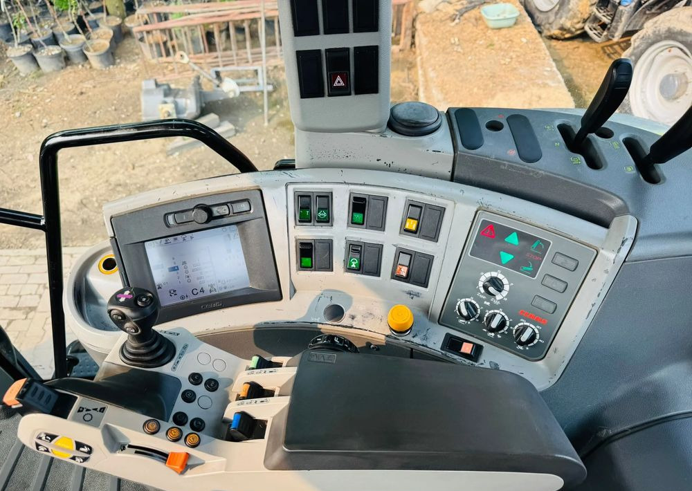 Tracteur agricole Claas Axion 850 CEBIS