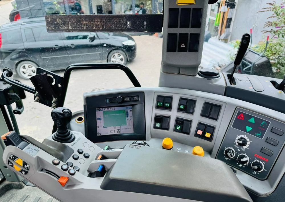 Tracteur agricole Claas Axion 850 CEBIS LE MANS