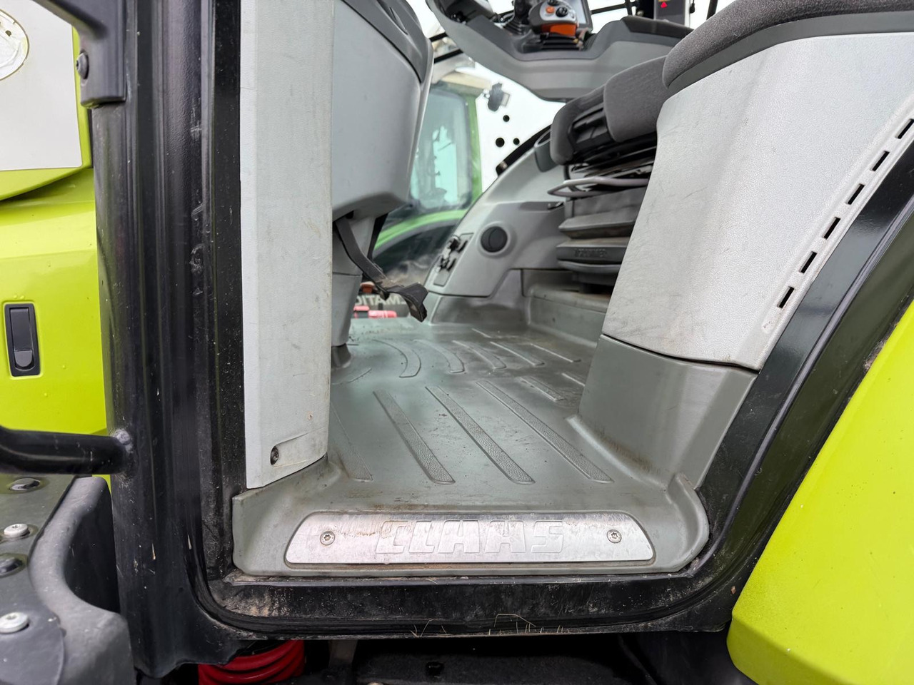 Tracteur agricole Claas Axion 850 C-Matic