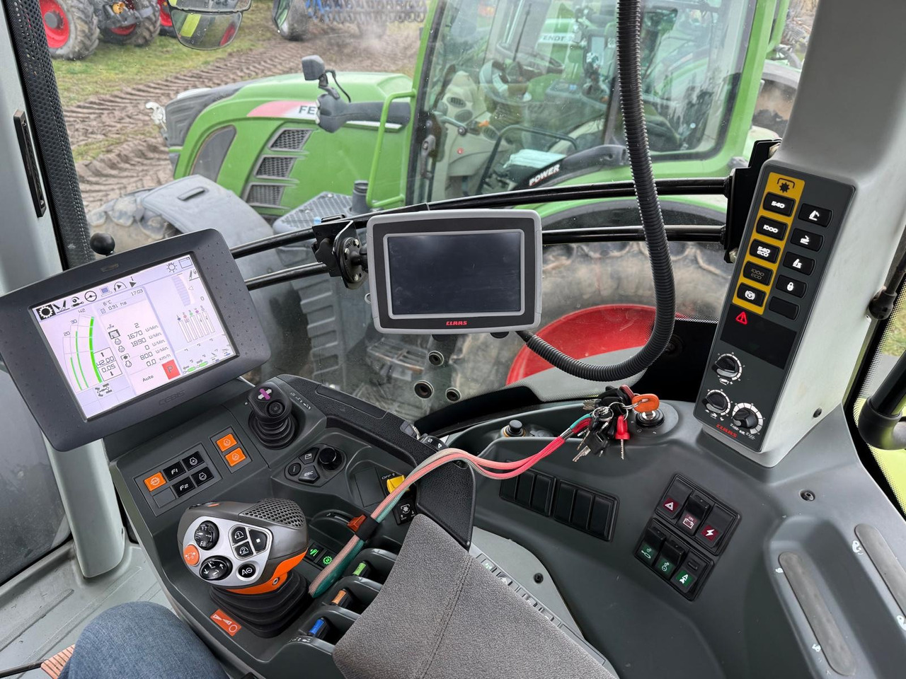 Tracteur agricole Claas Axion 850 C-Matic
