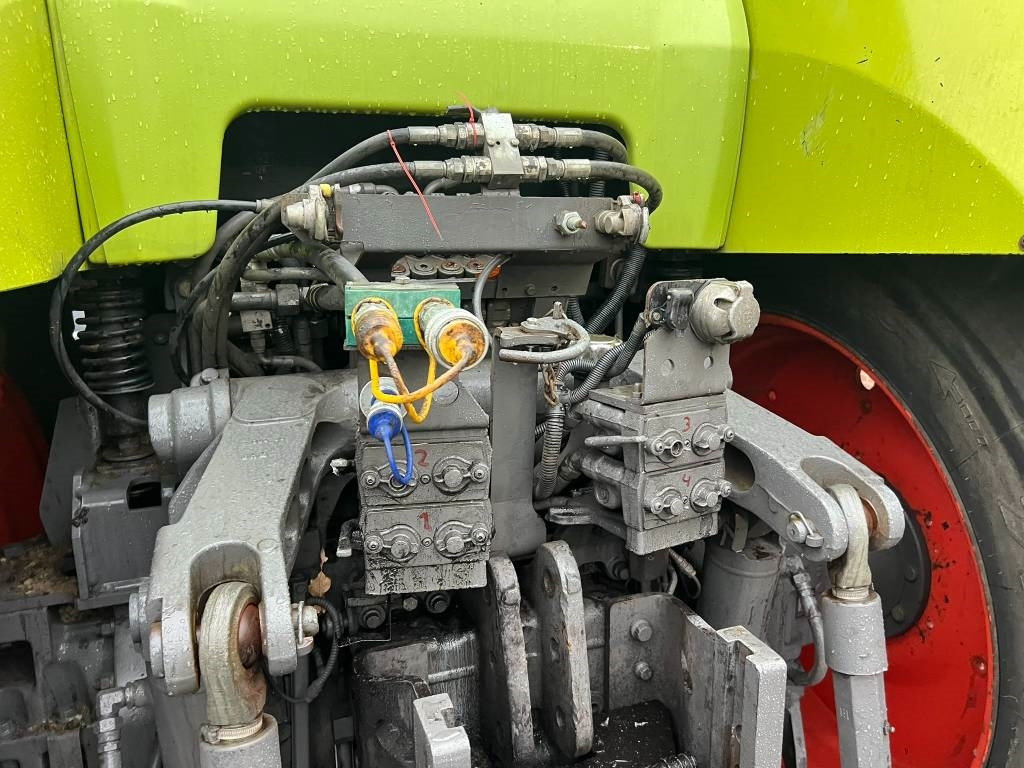 Tracteur agricole Claas Axion 850 Cebis