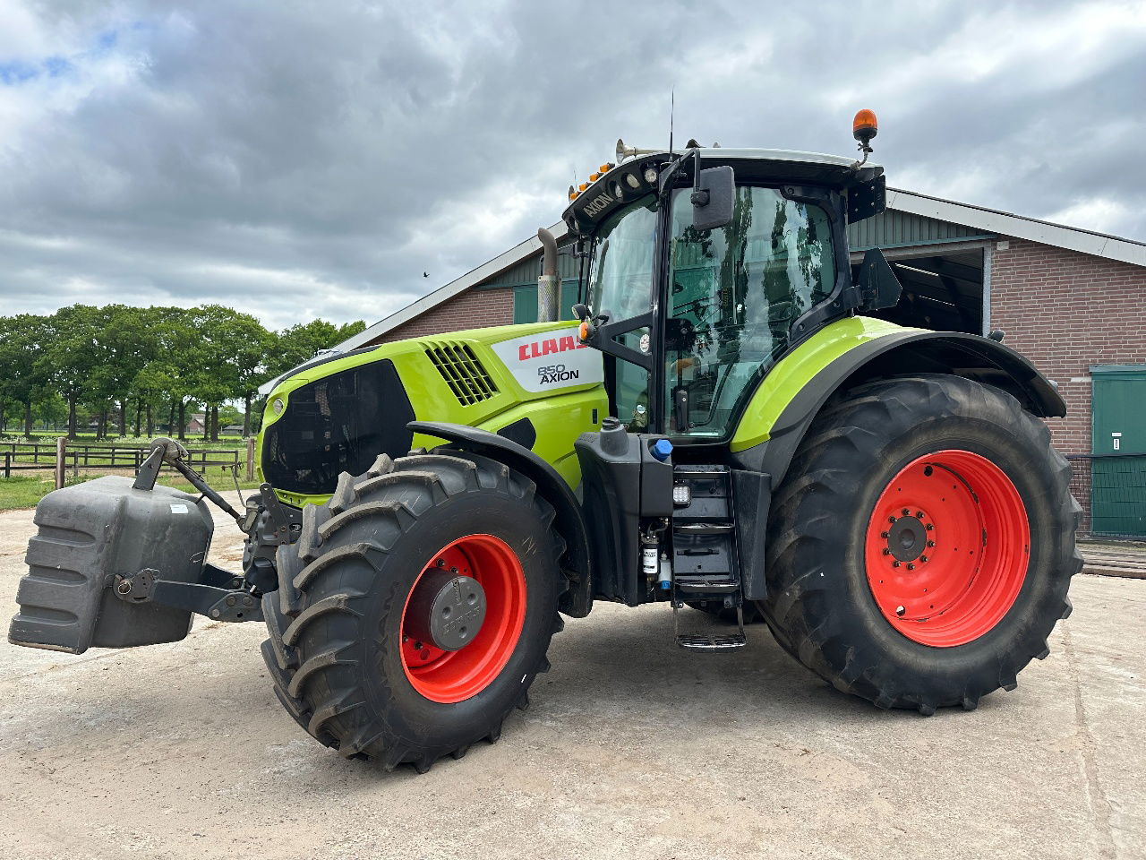 Tracteur agricole Claas Axion 850 Cmatic