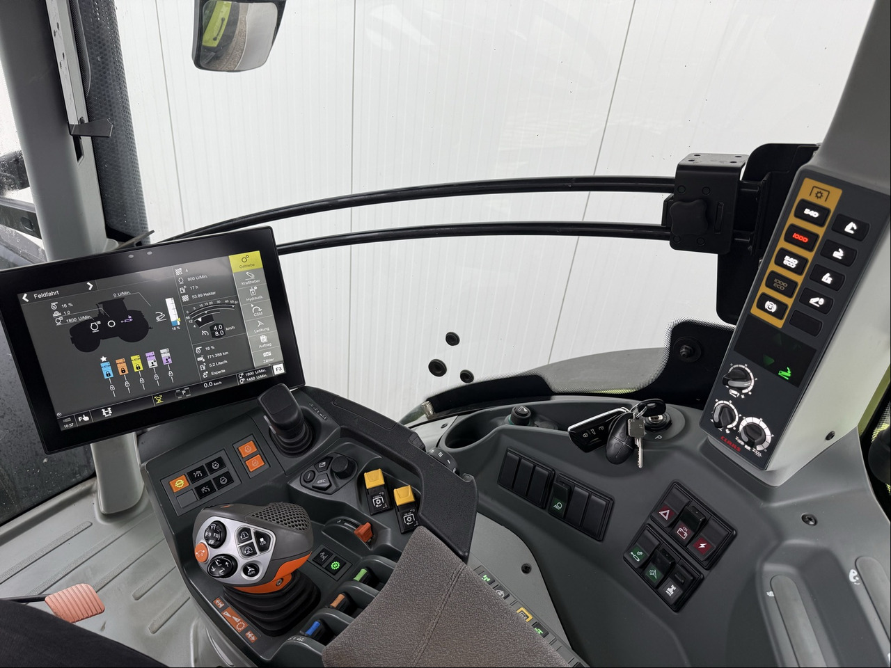 Tracteur agricole Claas Axion 870 C-Matic