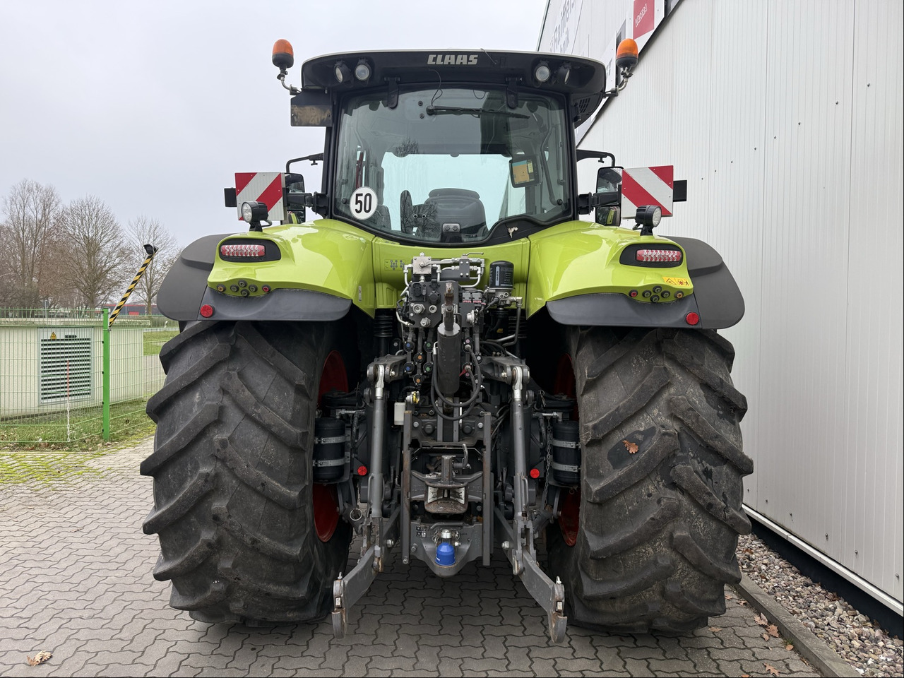 Tracteur agricole Claas Axion 870 C-Matic