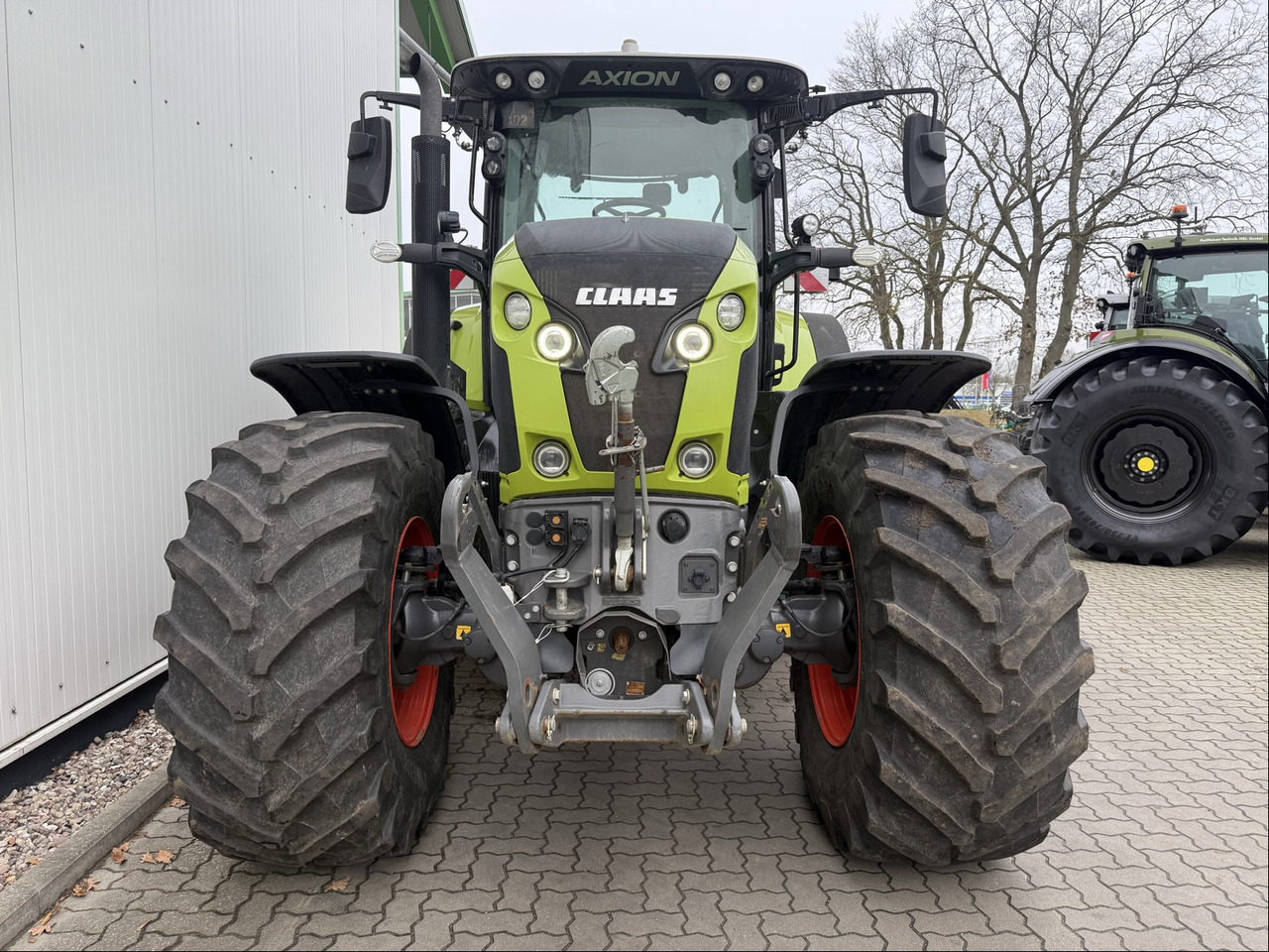 Tracteur agricole Claas Axion 870 C-Matic