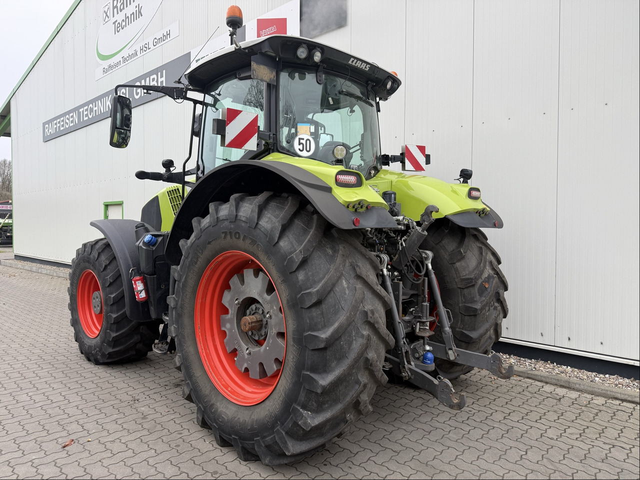 Tracteur agricole Claas Axion 870 C-Matic
