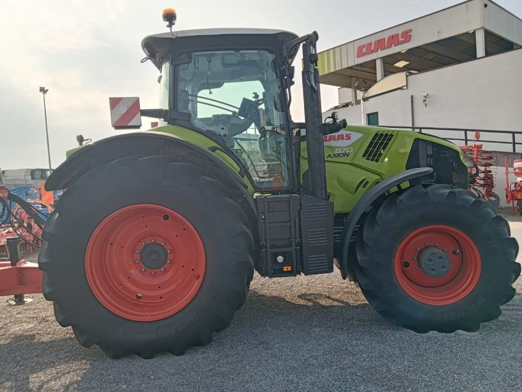 Tracteur agricole Claas Axion 870 Cmatic
