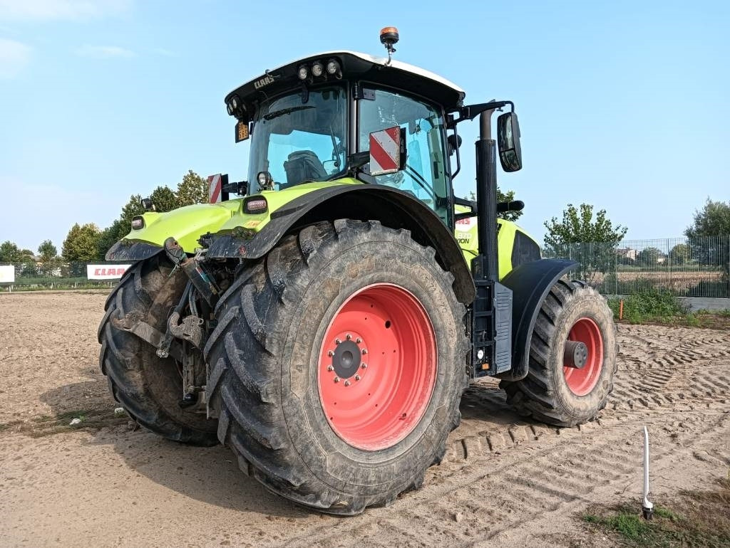 Tracteur agricole Claas Axion 870 Cmatic