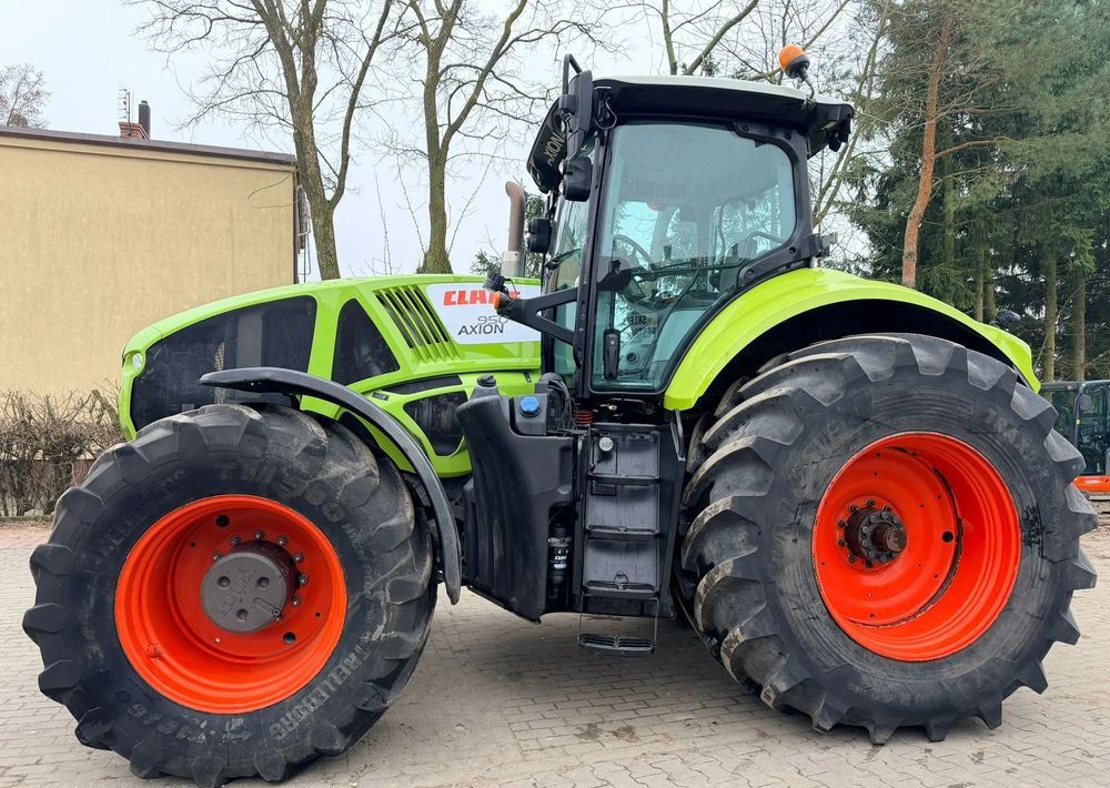 Tracteur agricole Claas Axion 950