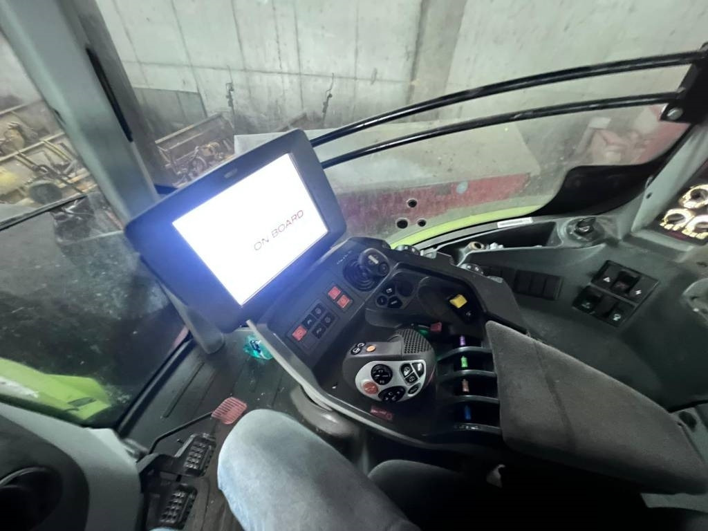 Tracteur agricole Claas Axion 950 Cmatic