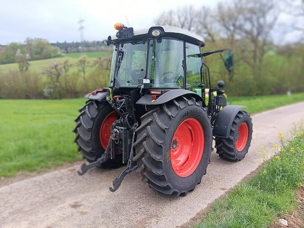 Tracteur agricole Claas Axos 240