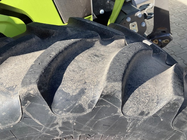 Tracteur agricole Claas Axos 310