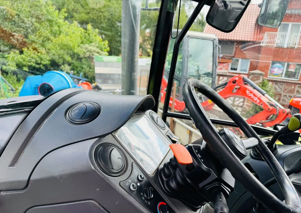Tracteur agricole Claas Axos 330