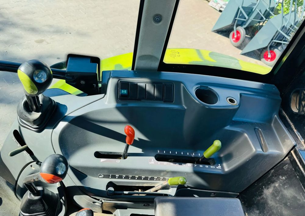 Tracteur agricole Claas Axos 330