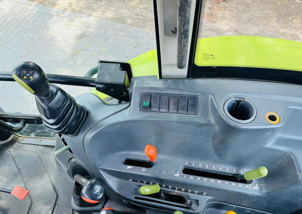 Tracteur agricole Claas Axos 330