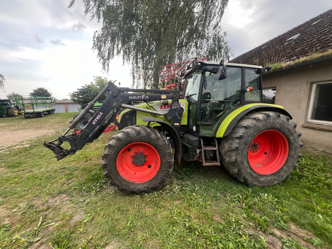 Tracteur agricole Claas Axos 340