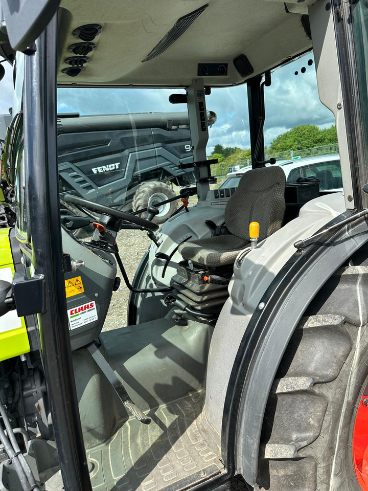 Tracteur agricole Claas Nexos 210 VL