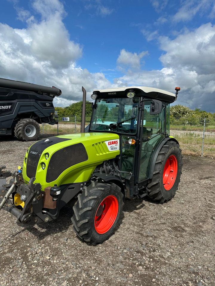 Tracteur agricole Claas Nexos 210 VL