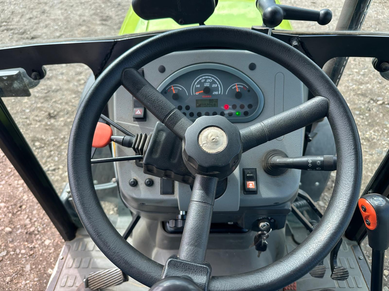 Tracteur agricole Claas Nexos 210 VL