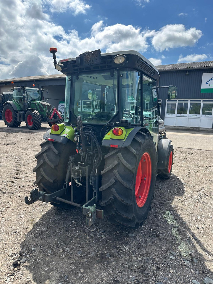 Tracteur agricole Claas Nexos 210 VL