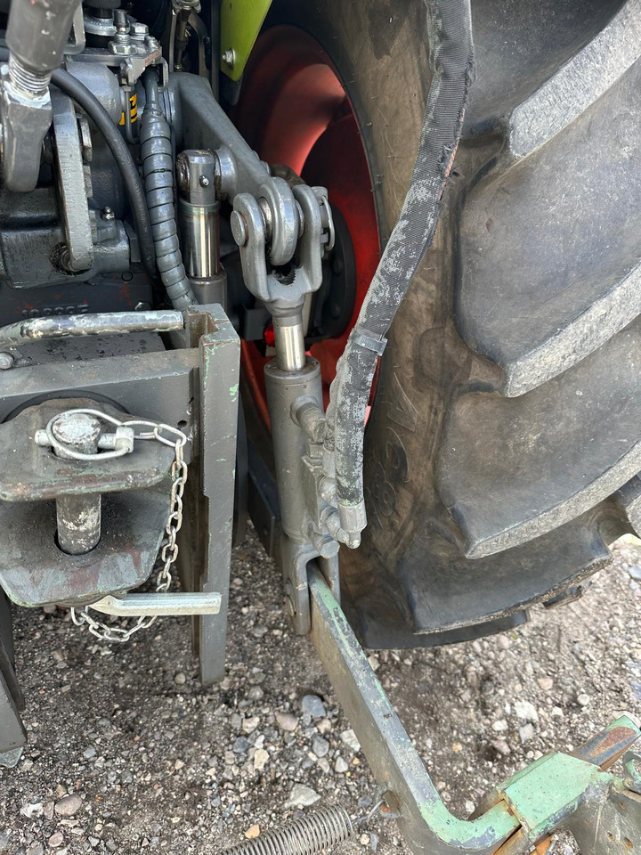Tracteur agricole Claas Nexos 210 VL