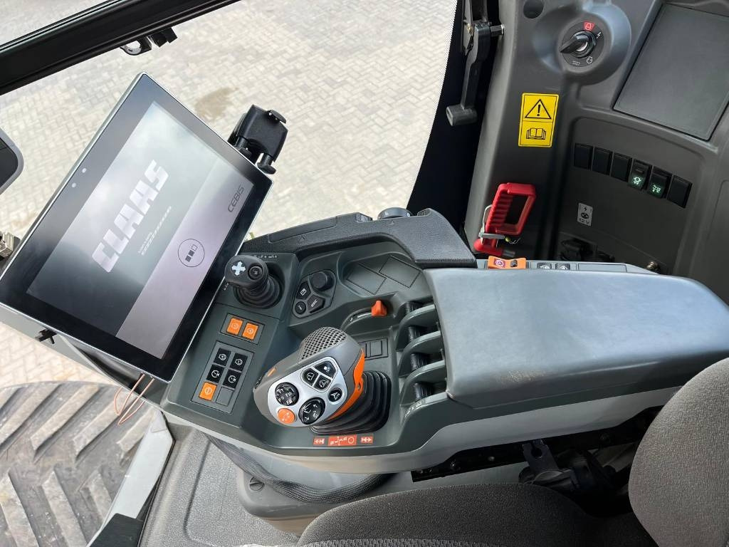 Tracteur agricole Claas XERION 5000 TRAC TS