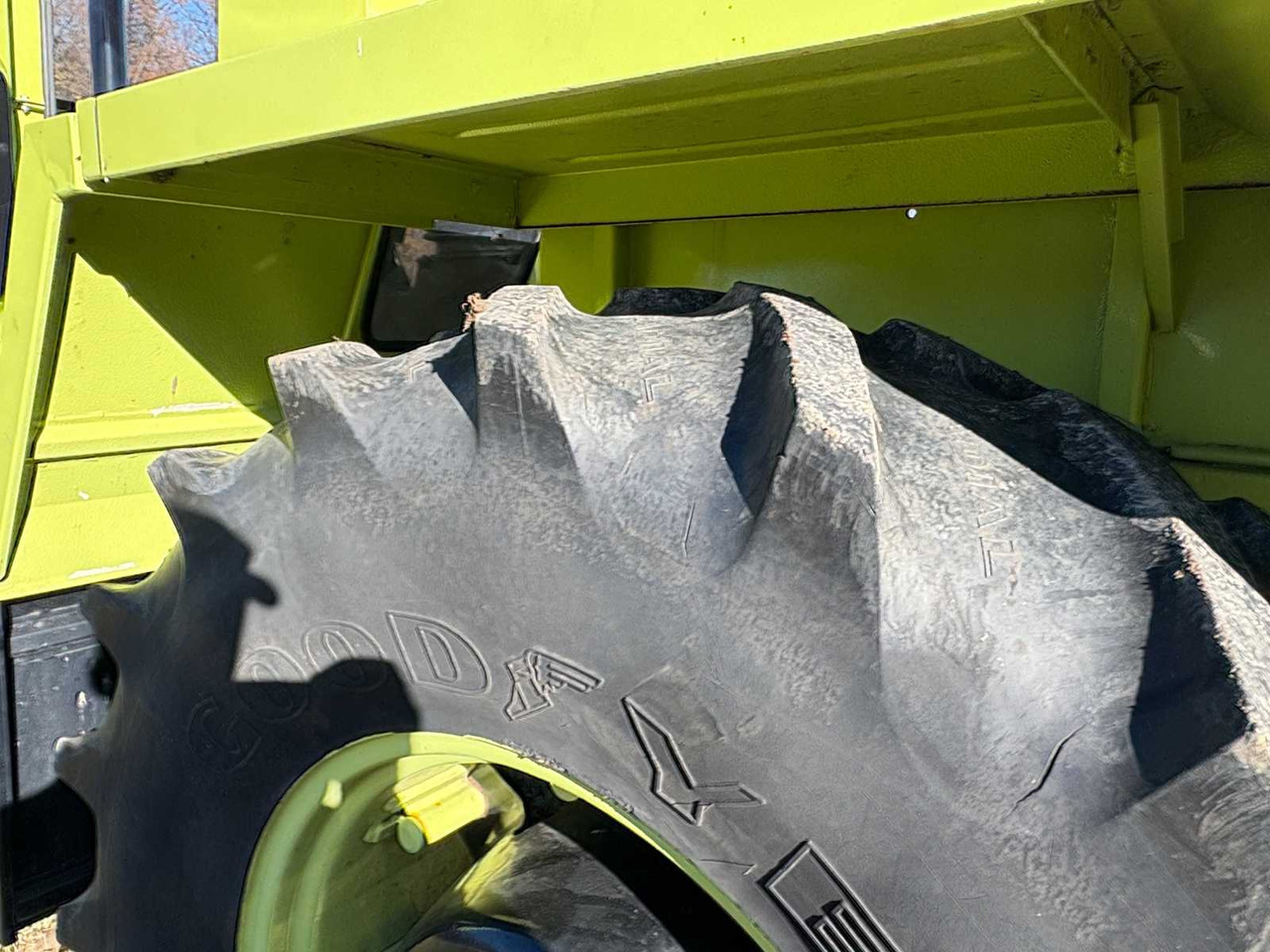 Tracteur agricole DAIMLER-BENZ MB-TRAC 1300 FRONT LOADER