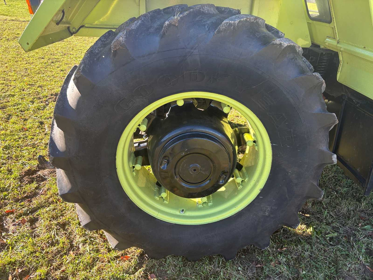 Tracteur agricole DAIMLER-BENZ MB-TRAC 1300 FRONT LOADER