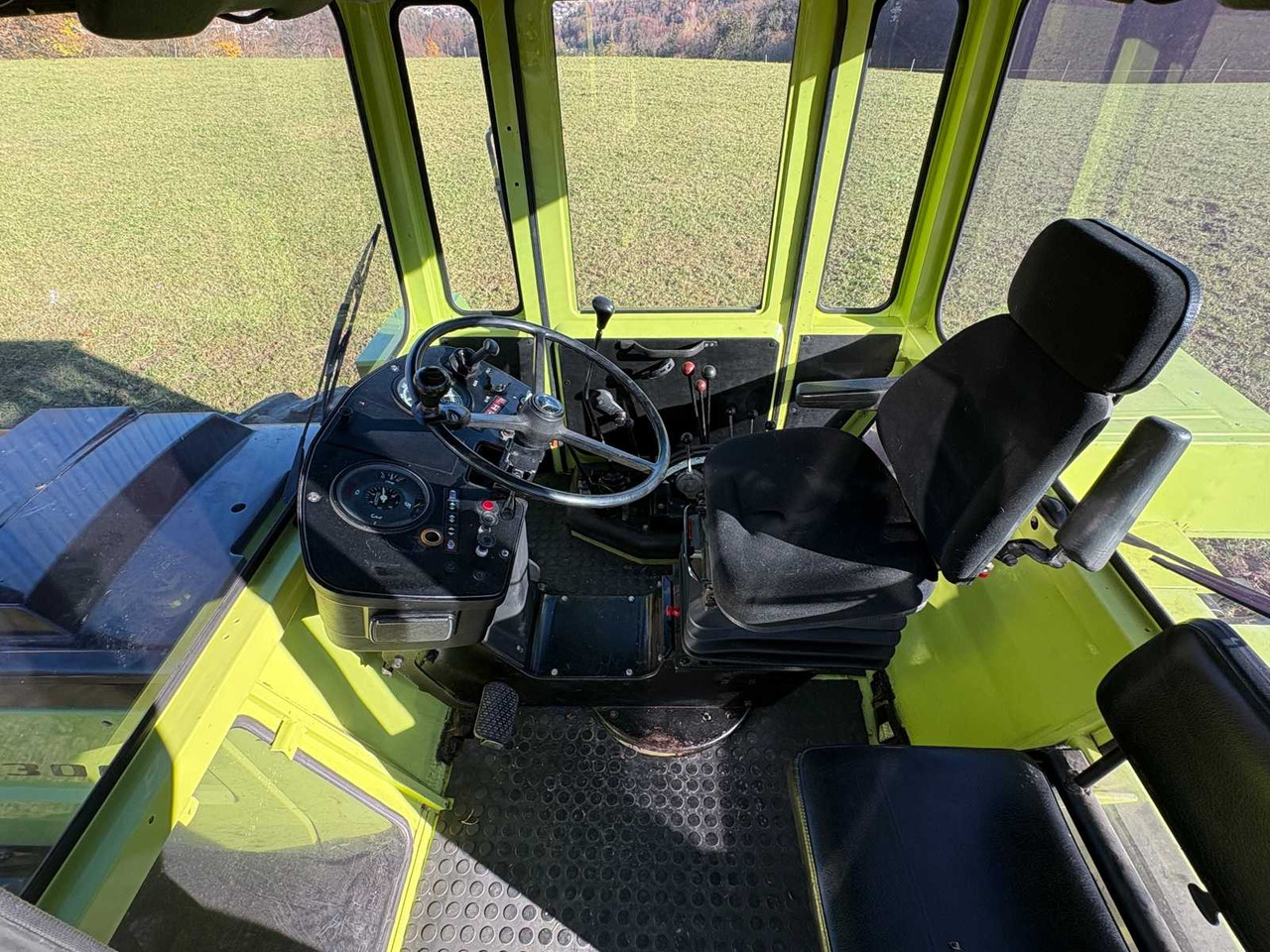 Tracteur agricole DAIMLER-BENZ MB-TRAC 1300 FRONT LOADER