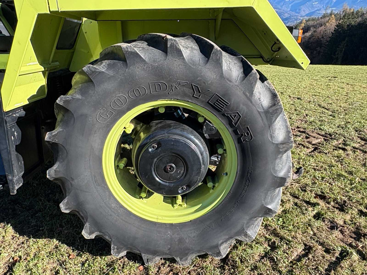 Tracteur agricole DAIMLER-BENZ MB-TRAC 1300 FRONT LOADER