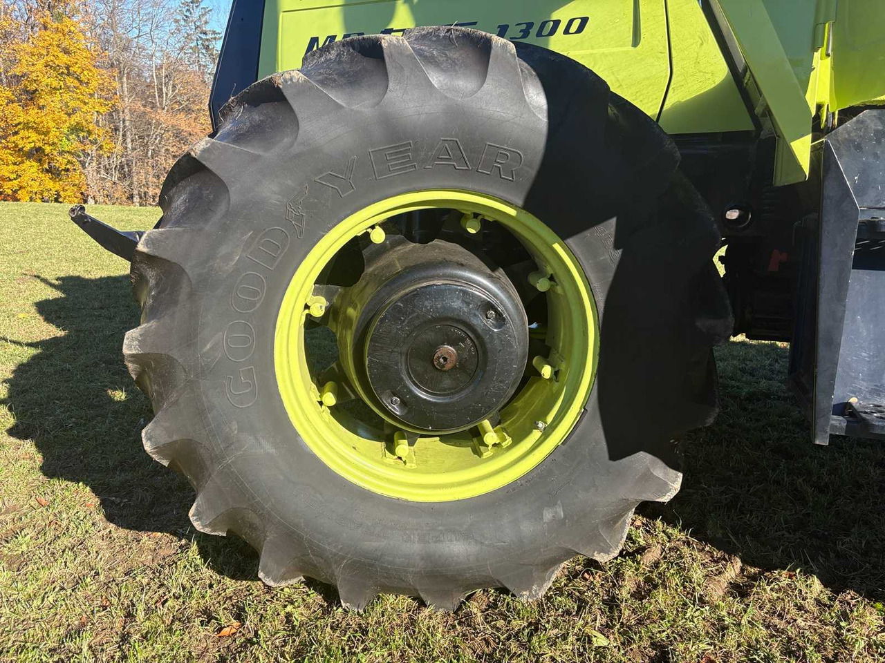 Tracteur agricole DAIMLER-BENZ MB-TRAC 1300 FRONT LOADER