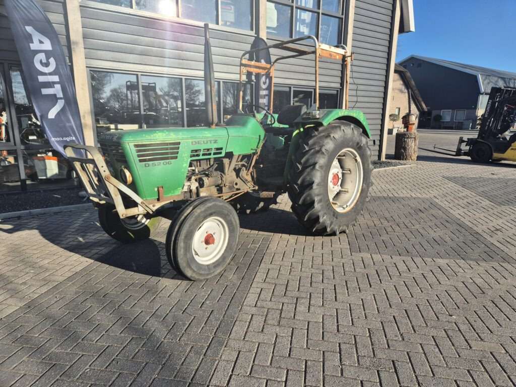 Tracteur agricole DEUTZ D5206