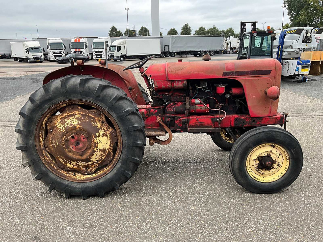 Tracteur agricole David Brown 950